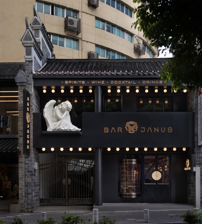 BAR JANUS