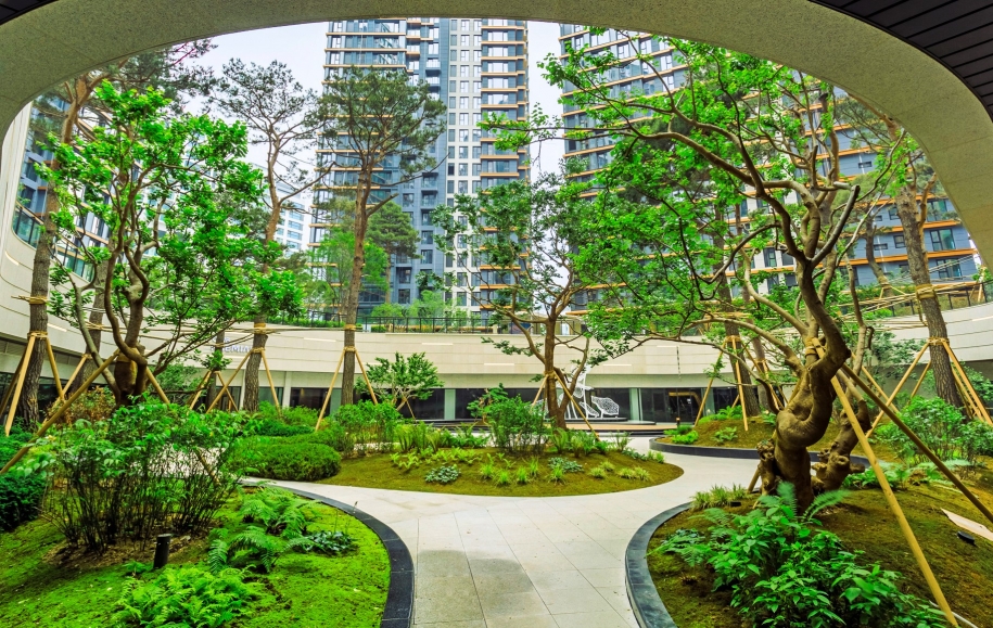 RAEMIAN Sunken Moss Garden